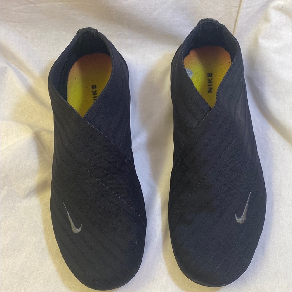 Nike Black Athletic Slip-On Shoes with Streamlined Design